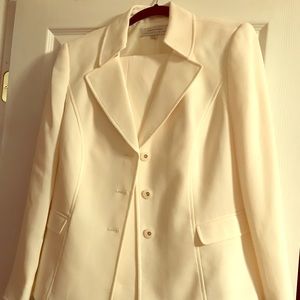 Women’s Pants Suit